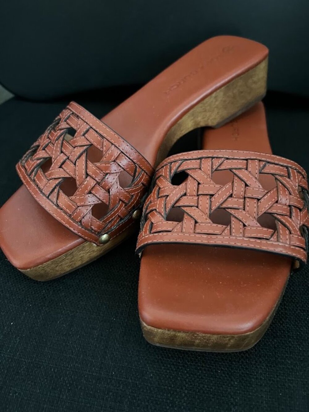 Tory Burch Basket Weave Brown Leather Clogs Wooden Slide Mules Sandals Size 7.5